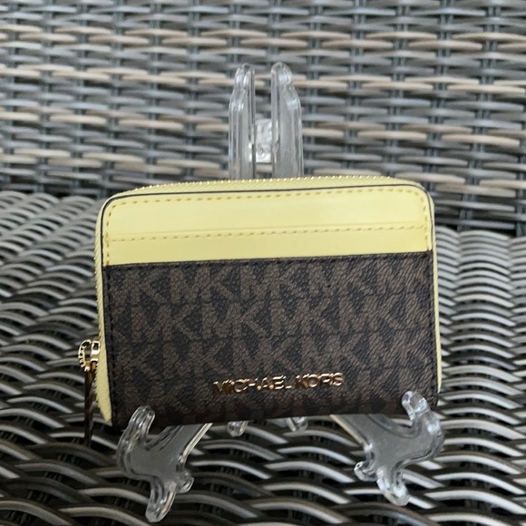Michael Kors Medium Zip Around Card Case - Picture 2 of 16